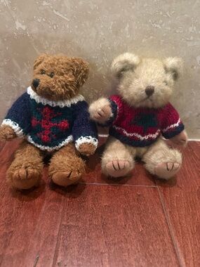 Teddy Bears Lot 2 Plush Jointed Sweaters